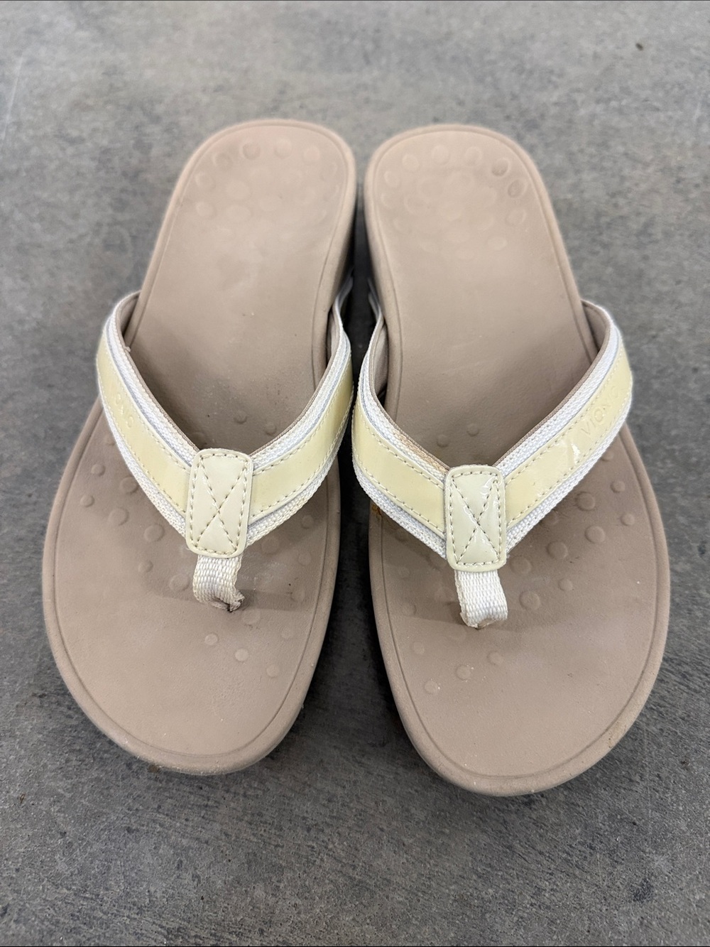 Vionic Women’s Beige and Pale Yellow Thong Sandals